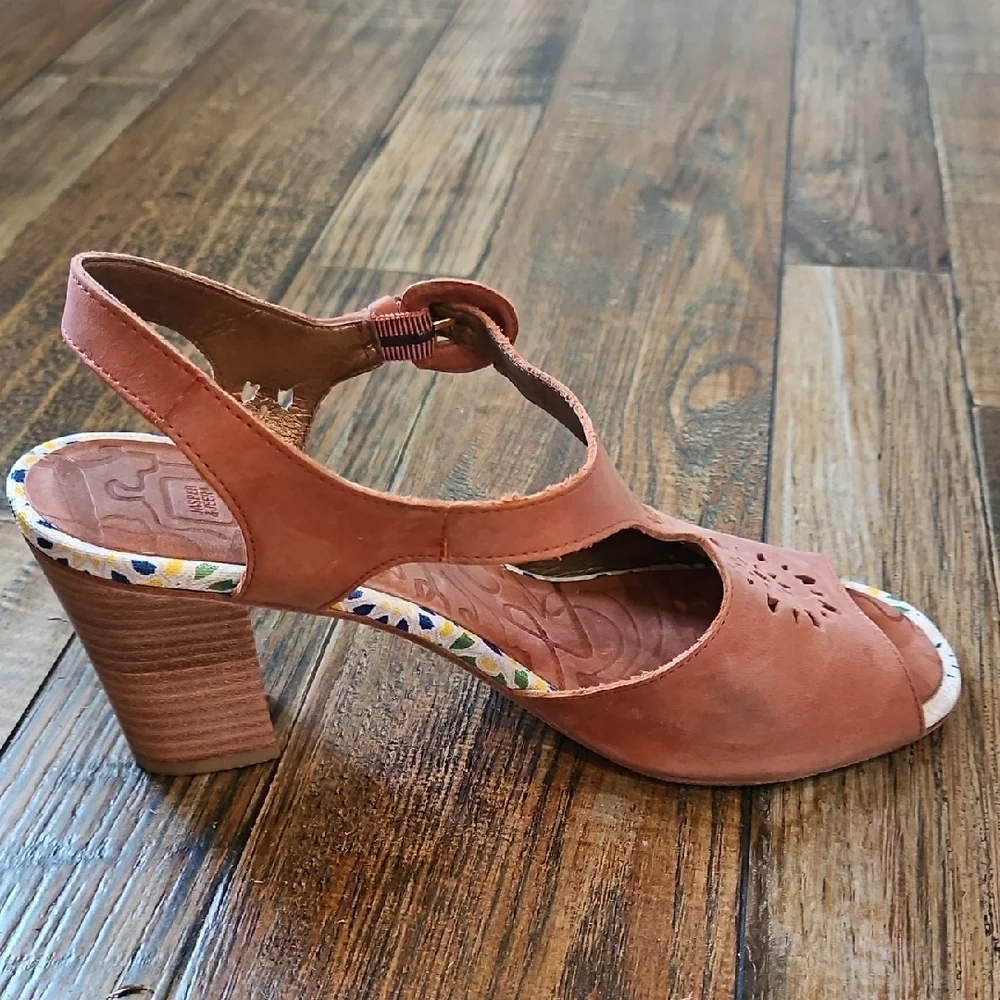 Jasper & Jeera Rust-Brown Leather Cut-out Heeled Sandals‎